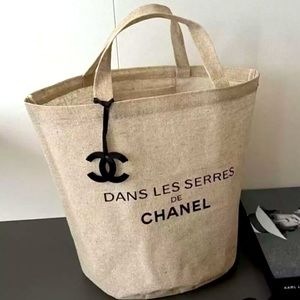 CHANEL Novelty Tote Bag Dans Les Serres Event Ladies Camellia pre…